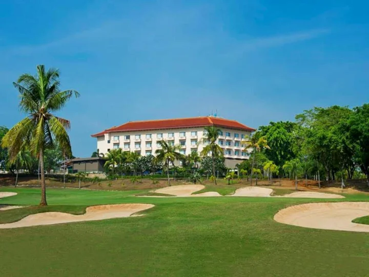 Караванг: Puri KIIC Golf View Hotel