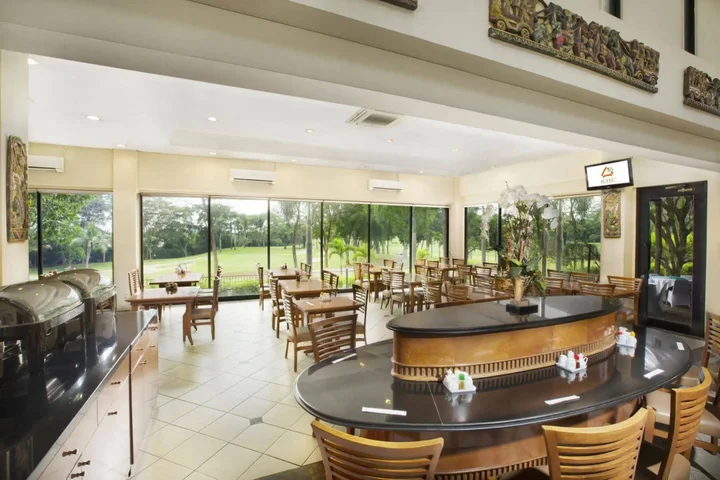 Караванг: Puri KIIC Golf View Hotel