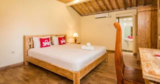 Чангу: Damar Emas Guest House