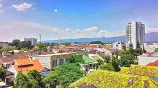 Маланг: 玛琅达勒姆阿梗高级宾馆(Dalem Ageng Premium Guest House Malang)