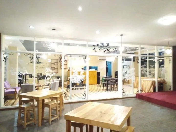 Маланг: 玛琅达勒姆阿梗高级宾馆(Dalem Ageng Premium Guest House Malang)