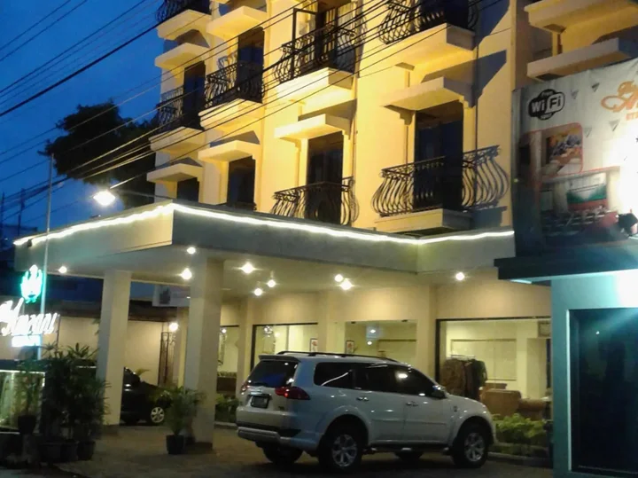 Суракарта: The Amrani Syariah Hotel