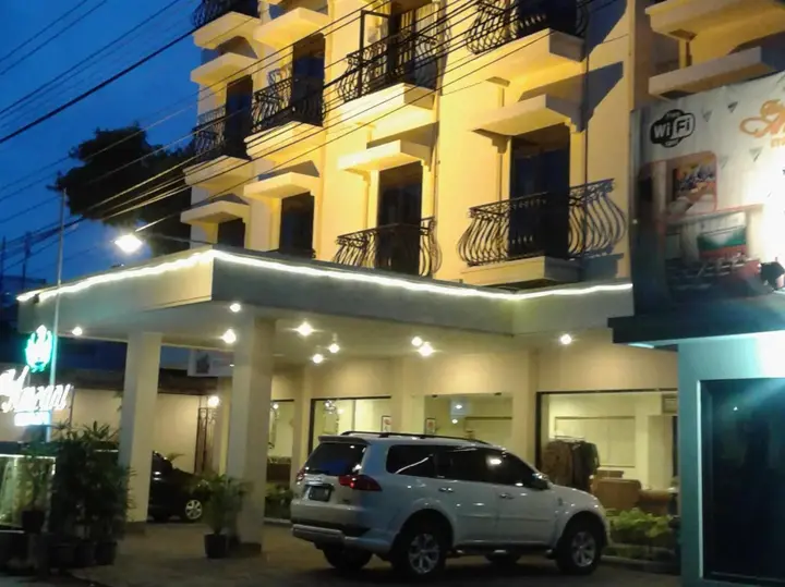 Суракарта: The Amrani Syariah Hotel