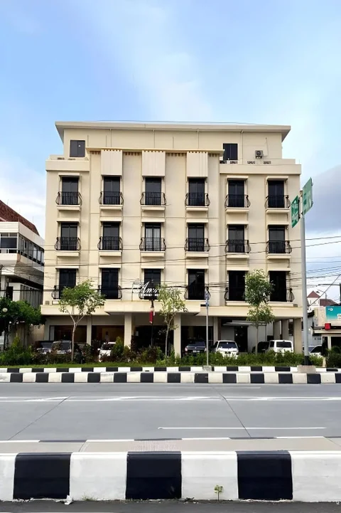 Суракарта: The Amrani Syariah Hotel
