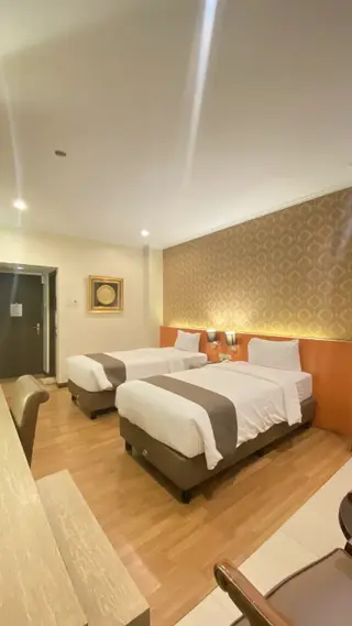Суракарта: The Amrani Syariah Hotel