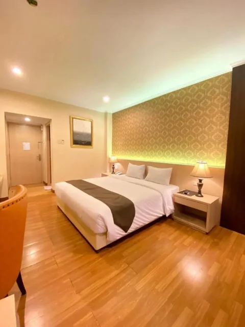 Суракарта: The Amrani Syariah Hotel