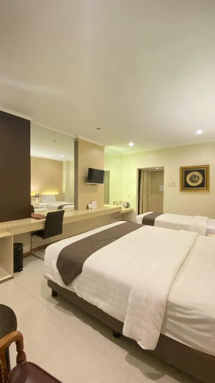 Суракарта: The Amrani Syariah Hotel