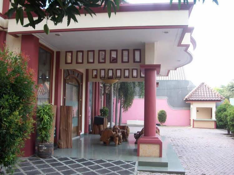 Суракарта: Azifa inn Solo