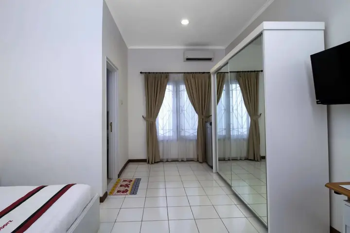 Джакарта: RedDoorz Plus @ Tendean