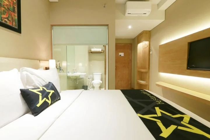 Депок: Yellow Star Hotel Gejayan