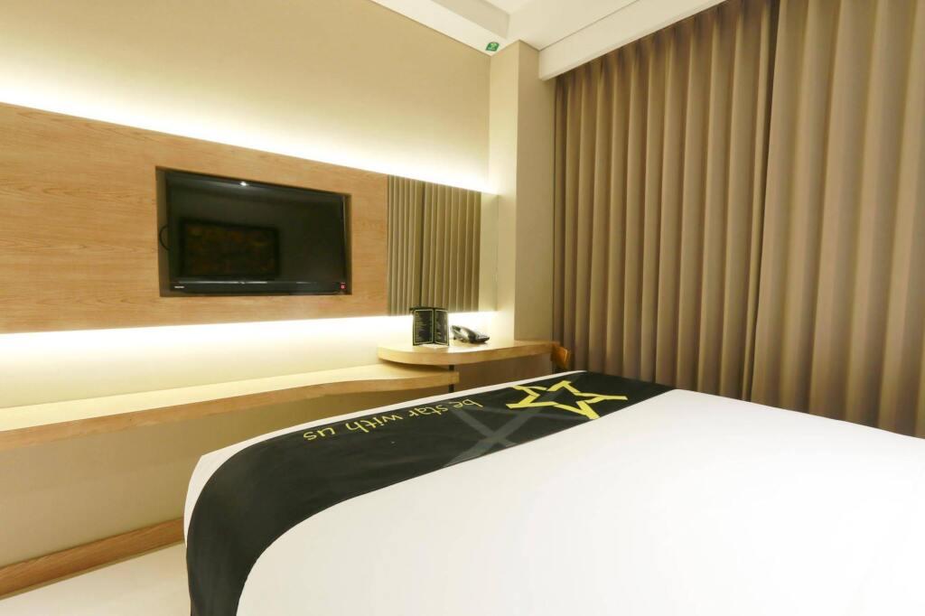 Депок: Yellow Star Hotel Gejayan