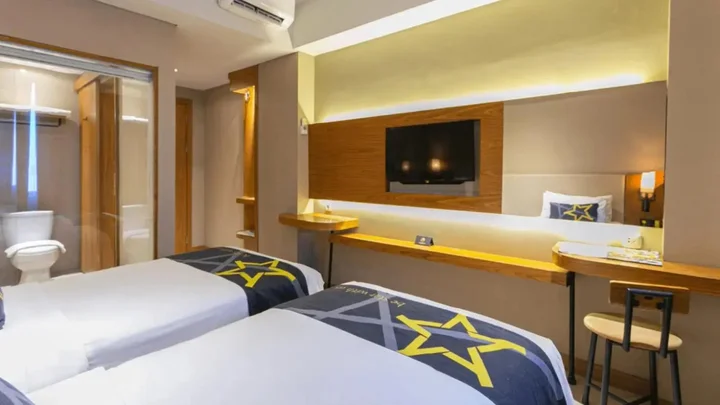 Депок: Yellow Star Hotel Gejayan
