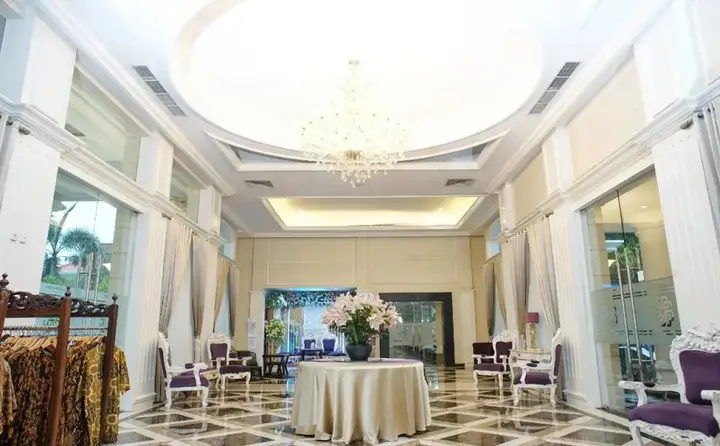 Суракарта: Adhiwangsa Hotel & Convention Hall