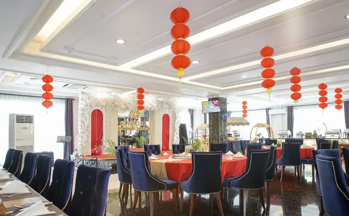 Суракарта: Adhiwangsa Hotel & Convention Hall