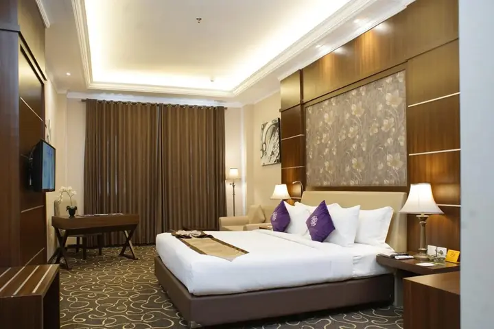 Суракарта: Adhiwangsa Hotel & Convention Hall