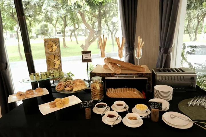 Суракарта: Adhiwangsa Hotel & Convention Hall