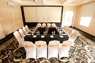 Суракарта: Adhiwangsa Hotel & Convention Hall