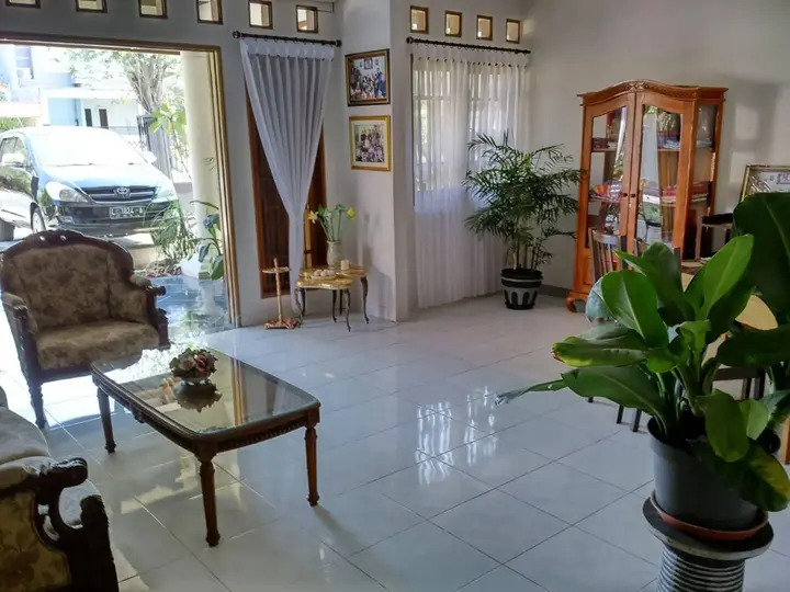 Сурабая: Santo Guest House