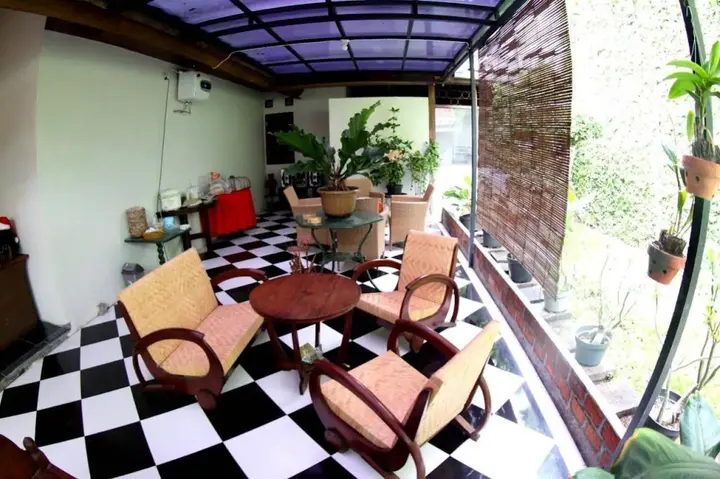 Сурабая: Santo Guest House
