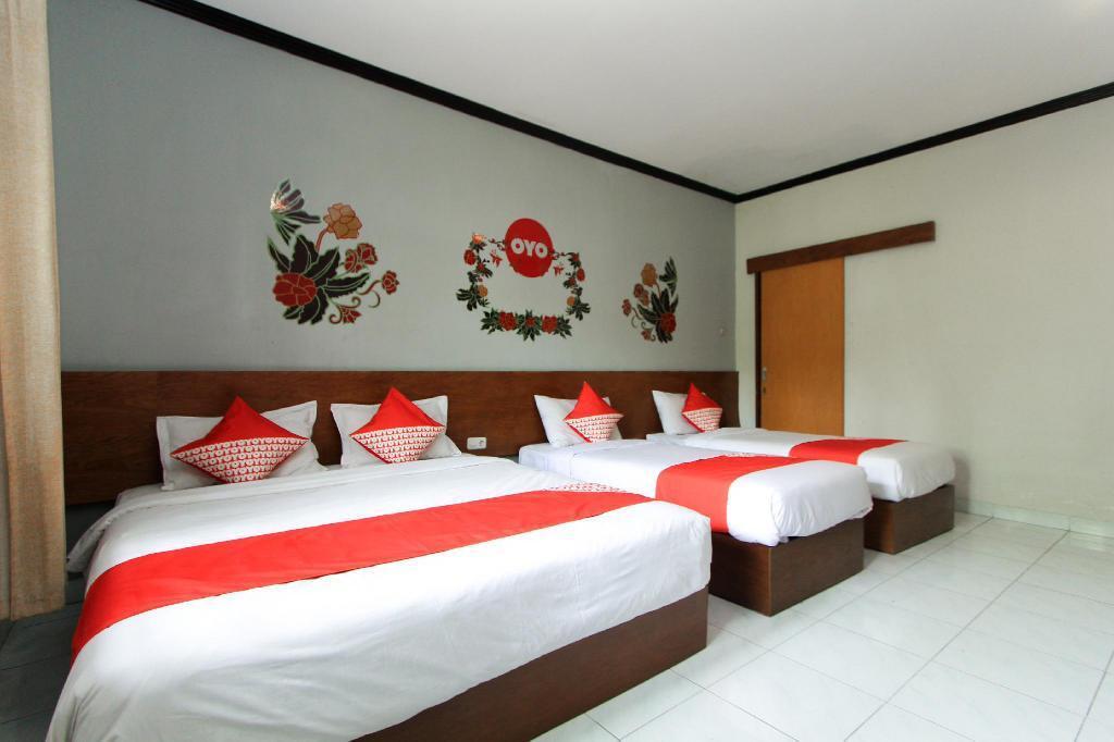 Сурабая: Santo Guest House