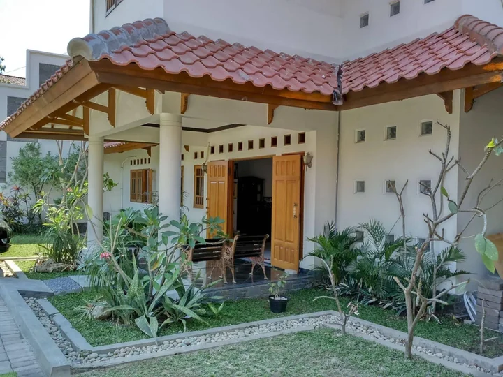 Сурабая: Santo Guest House