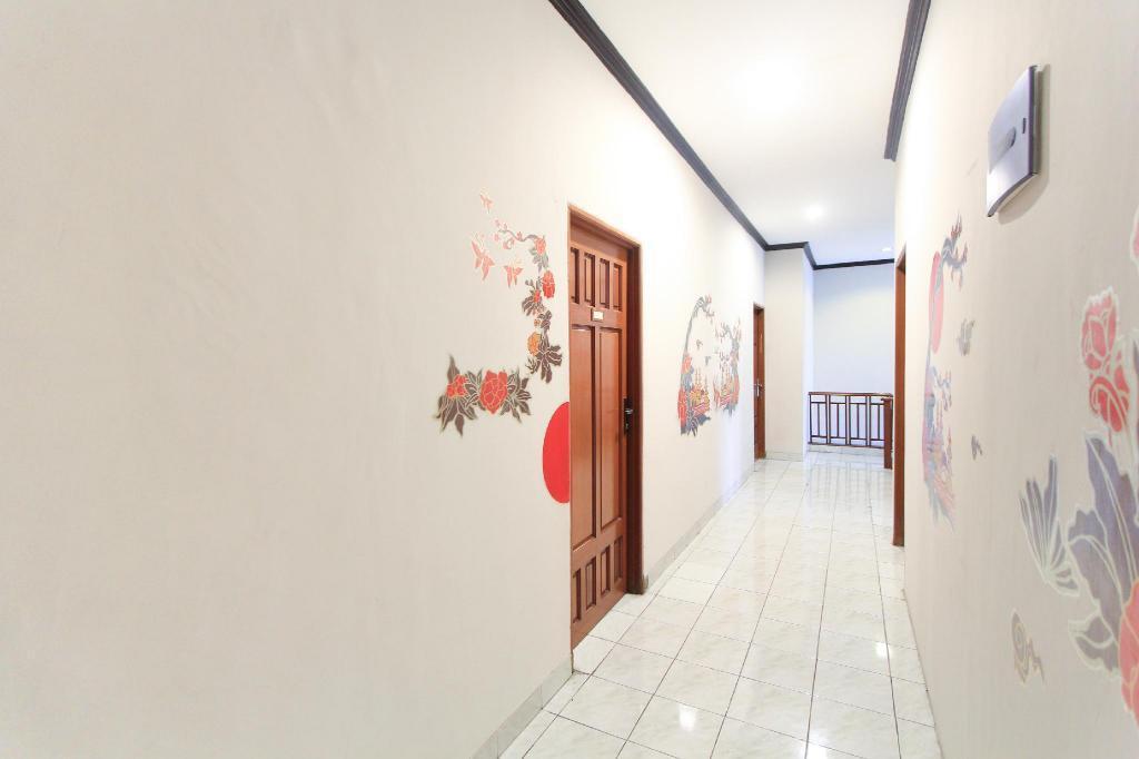 Сурабая: Santo Guest House