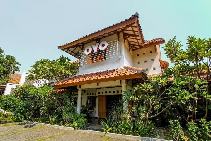 Сурабая: Santo Guest House