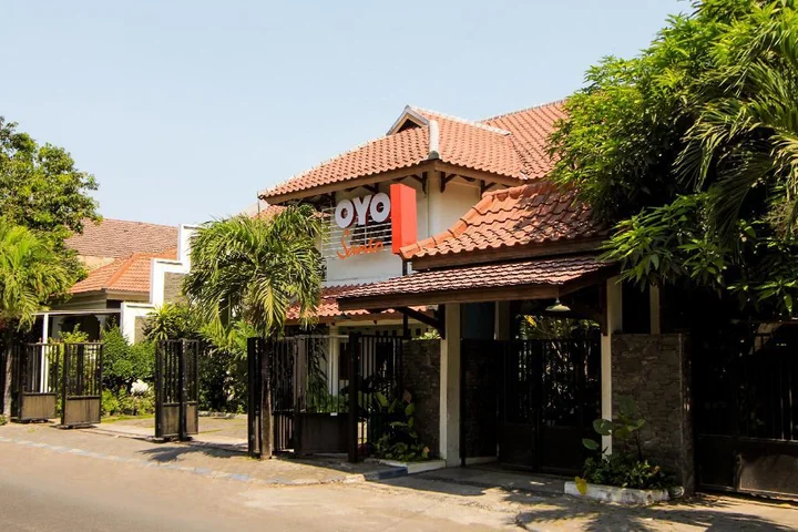 Сурабая: Santo Guest House