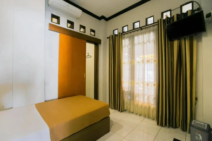 Сурабая: Santo Guest House