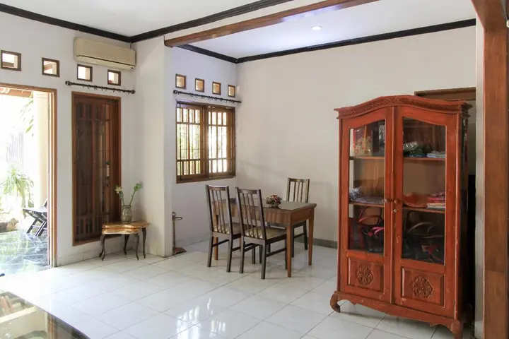 Сурабая: Santo Guest House