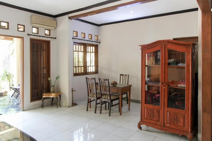 Сурабая: Santo Guest House