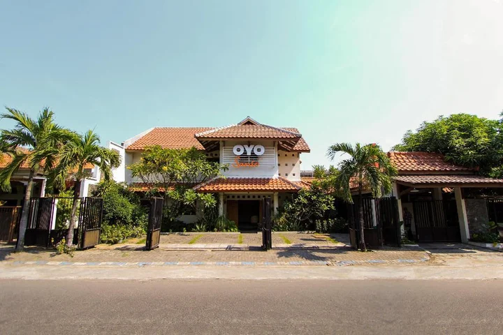 Сурабая: Santo Guest House