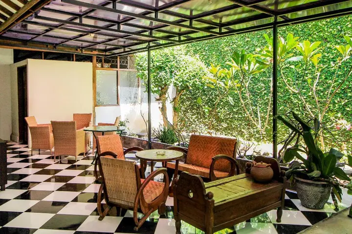 Сурабая: Santo Guest House