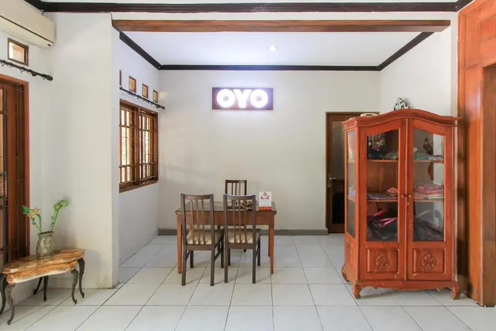 Сурабая: Santo Guest House