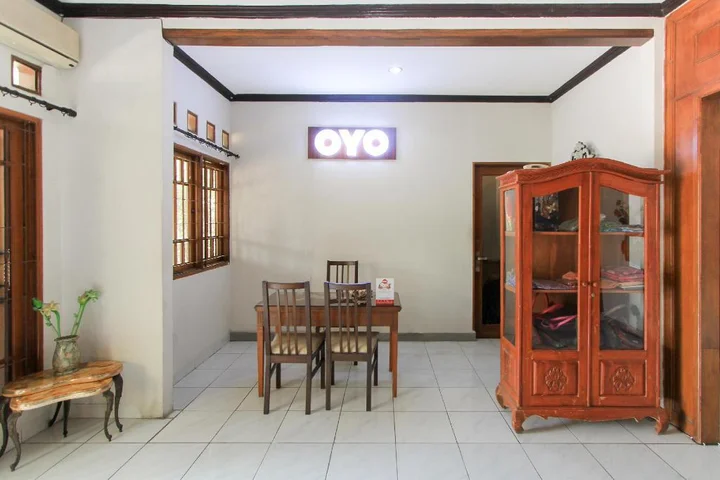 Сурабая: Santo Guest House
