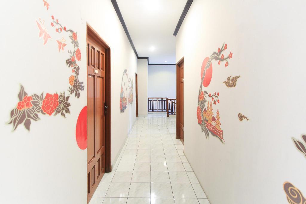Сурабая: Santo Guest House