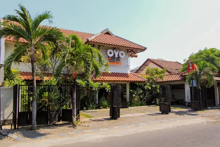 Сурабая: Santo Guest House