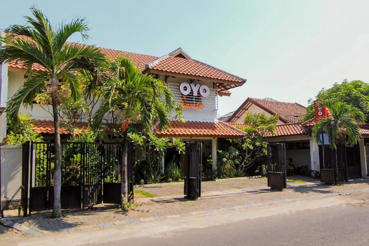 Сурабая: Santo Guest House