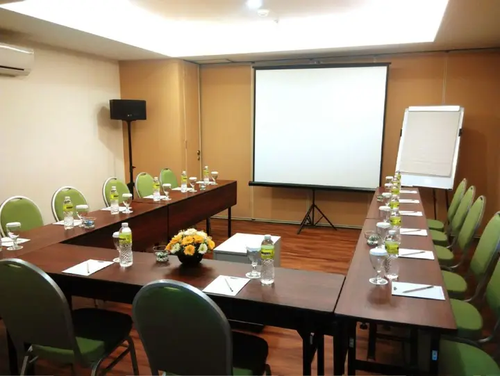Джакарта: MaxOneHotels.com at Kramat
