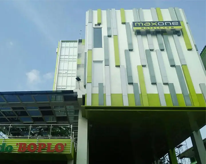 Джакарта: MaxOneHotels.com at Kramat