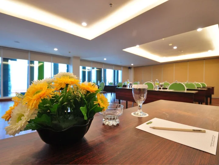 Джакарта: MaxOneHotels.com at Kramat