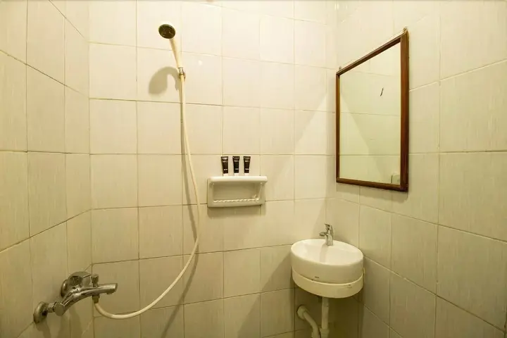 Джакарта: RedDoorz near Taman Puring