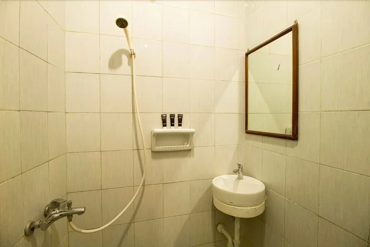 Джакарта: RedDoorz near Taman Puring