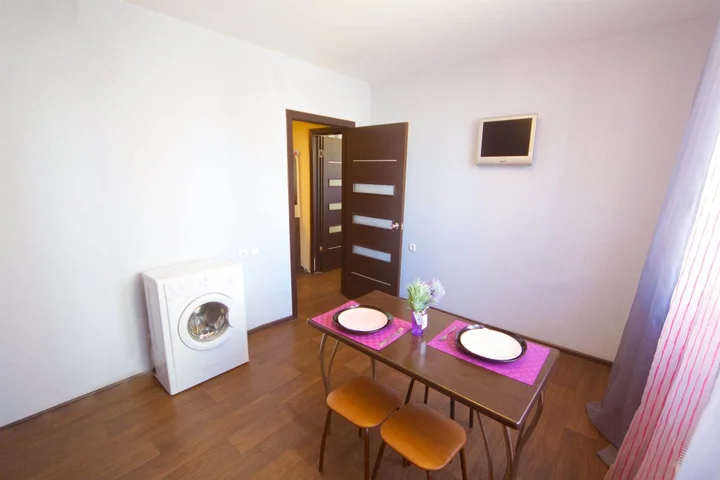 Красноярск: Na Aviatorov 38 -3 Apartments