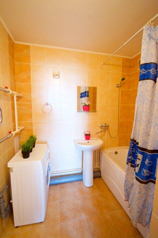 Красноярск: Na Aviatorov -4 Apartments