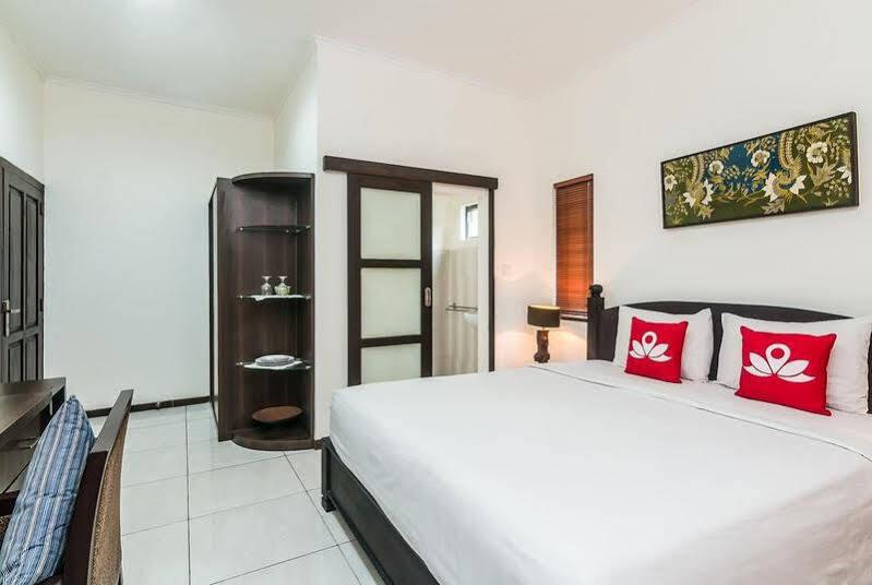 Кута: ZenRooms Seminyak Gunung Athena