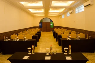 Депок: D'Salvatore Art & Boutique Hotel