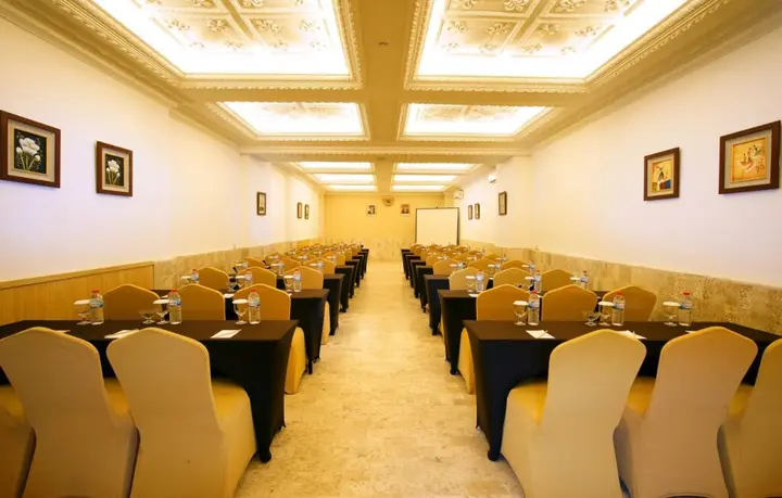 Депок: D'Salvatore Art & Boutique Hotel