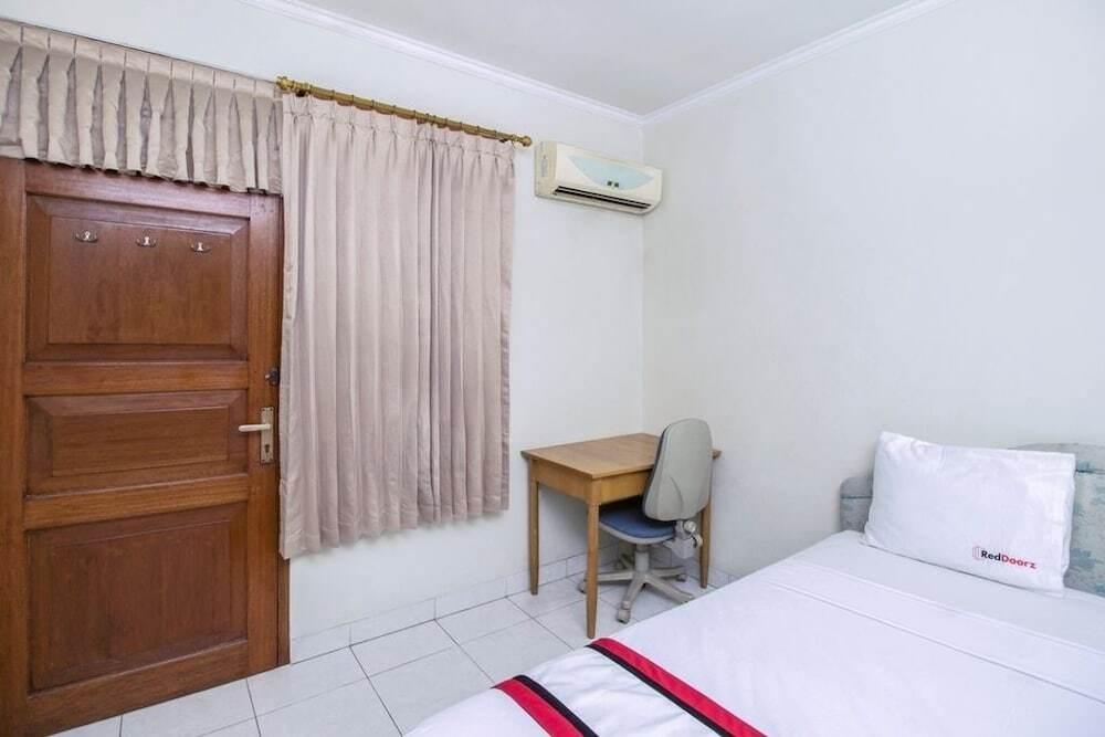 Джакарта: RedDoorz Near WTC Sudirman
