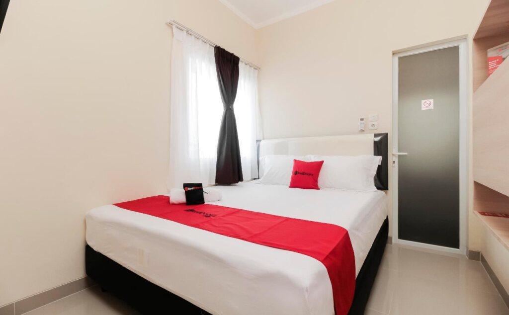 RedDoorz near Soekarno Hatta Airport — фото 2